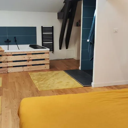 Maison De Caractere Willa Viverols