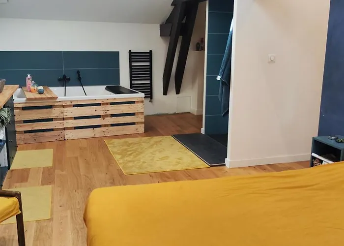 Maison De Caractere Willa Viverols